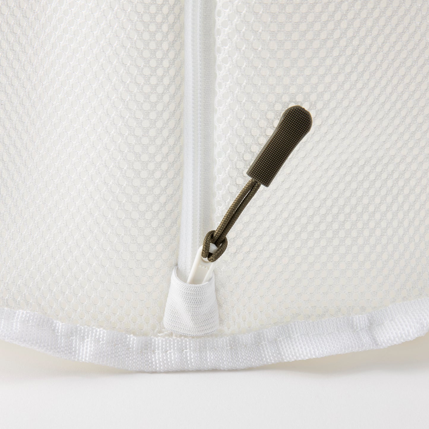 自立する丸ごと洗えるランドリーバッグ